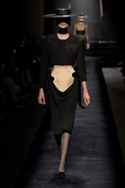 Look 1